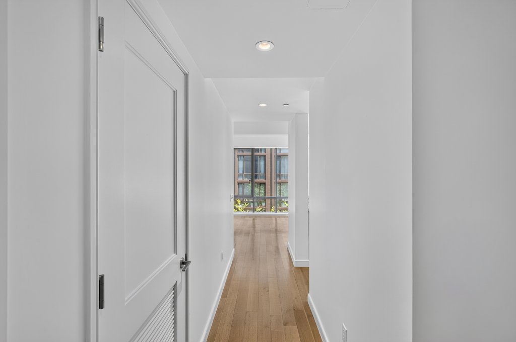 225 East 19th Street, Unit 402 photo 6