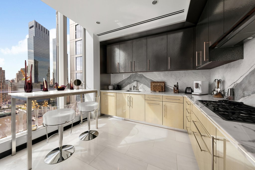 217 West 57th Street, Unit 33F photo 5