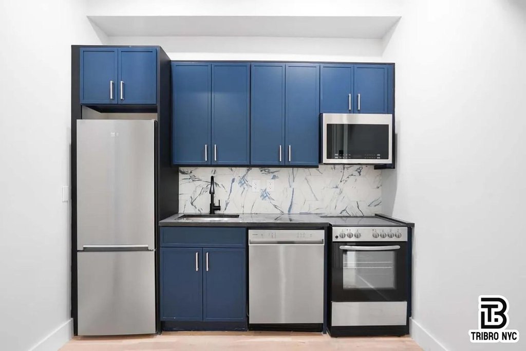 141 Meserole Street, Unit 2R photo 2