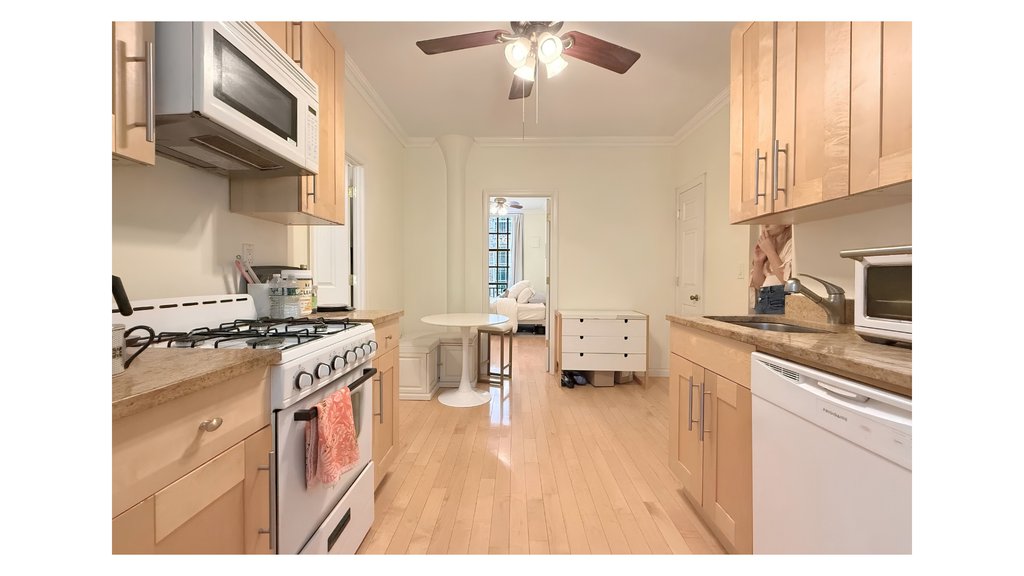 509 East 77th Street, Unit 3L photo 2