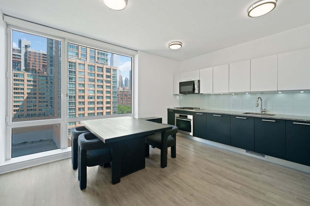 100 Riverside Boulevard, Unit 9A photo 2