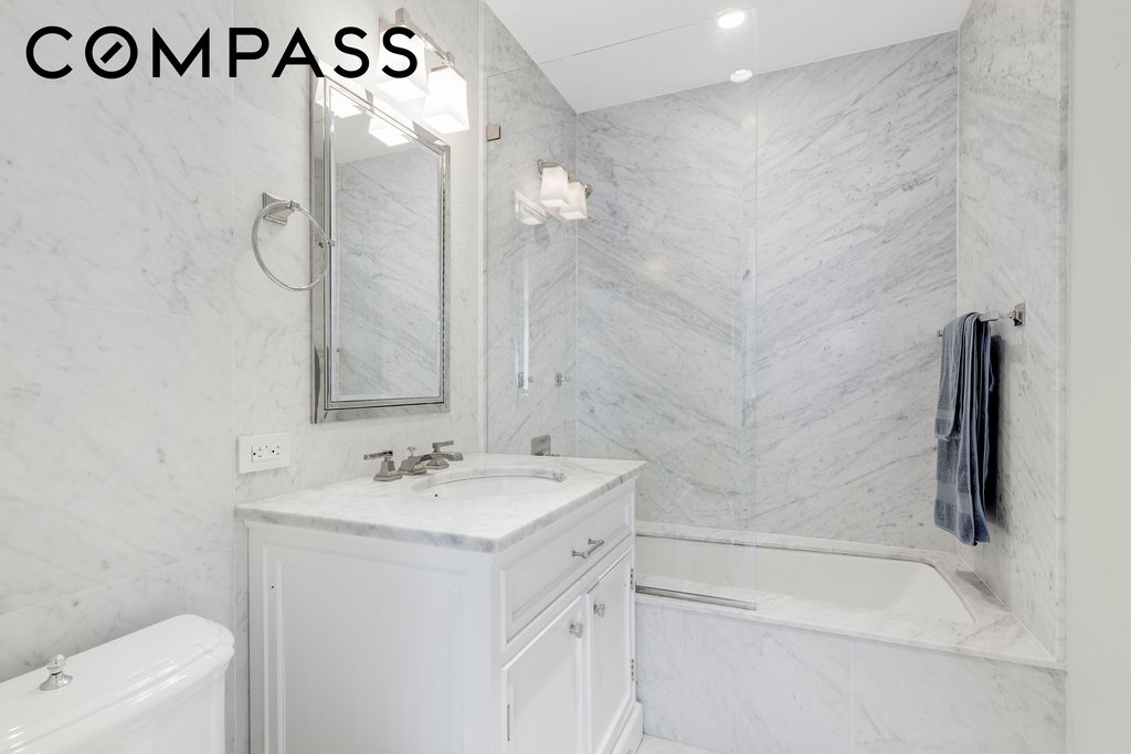 100 Riverside Boulevard, Unit 6R photo 10