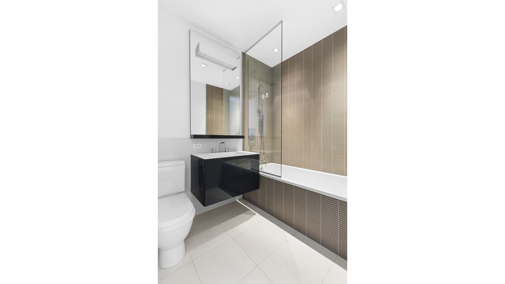 300 East 23rd Street, Unit 8A photo 6