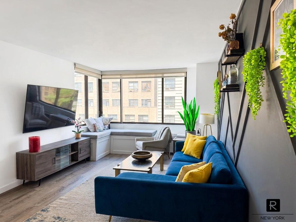 350 West 50th Street, Unit 9G
