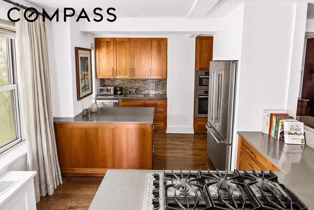 400 East 52nd Street, Unit 3J photo 3