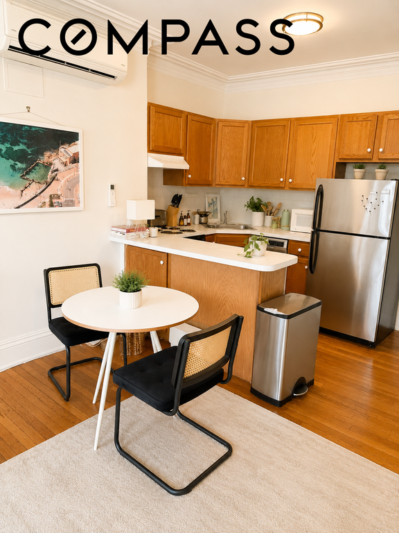 132 Remsen Street, Unit 8 photo 3
