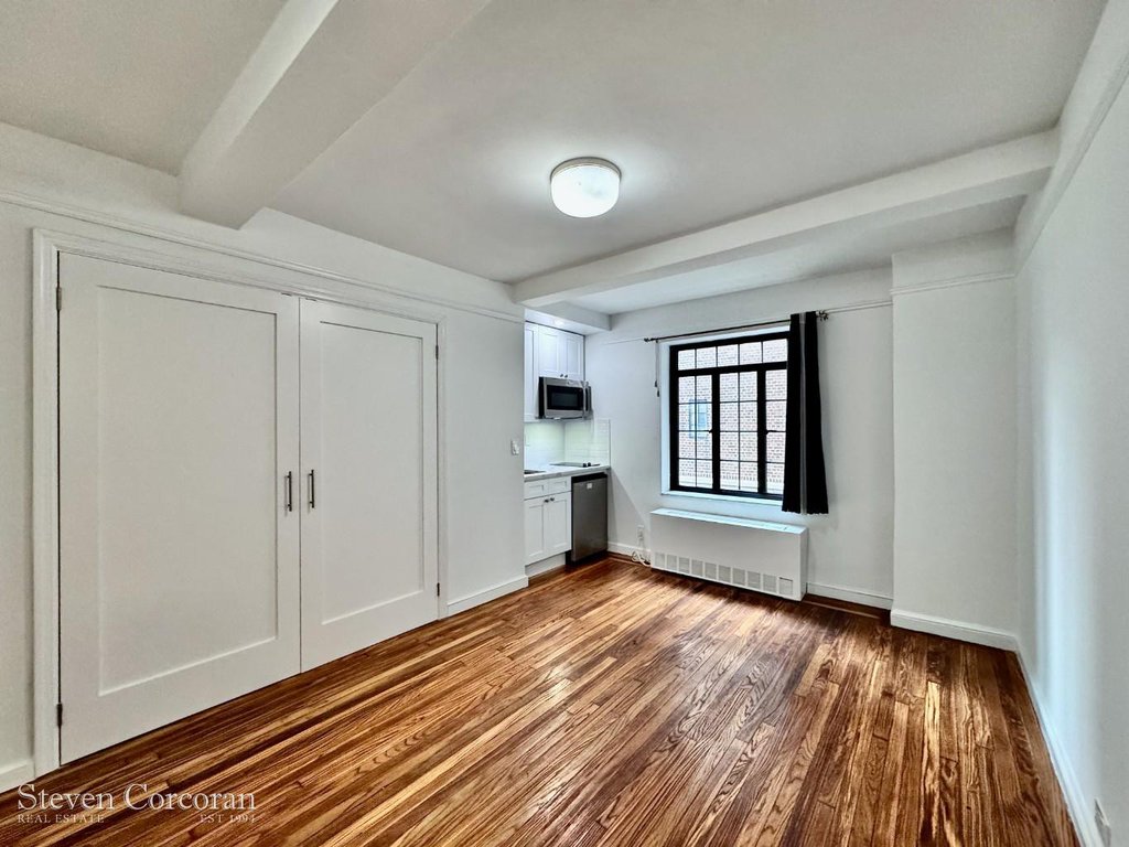 25 Tudor City Place, Unit 1910