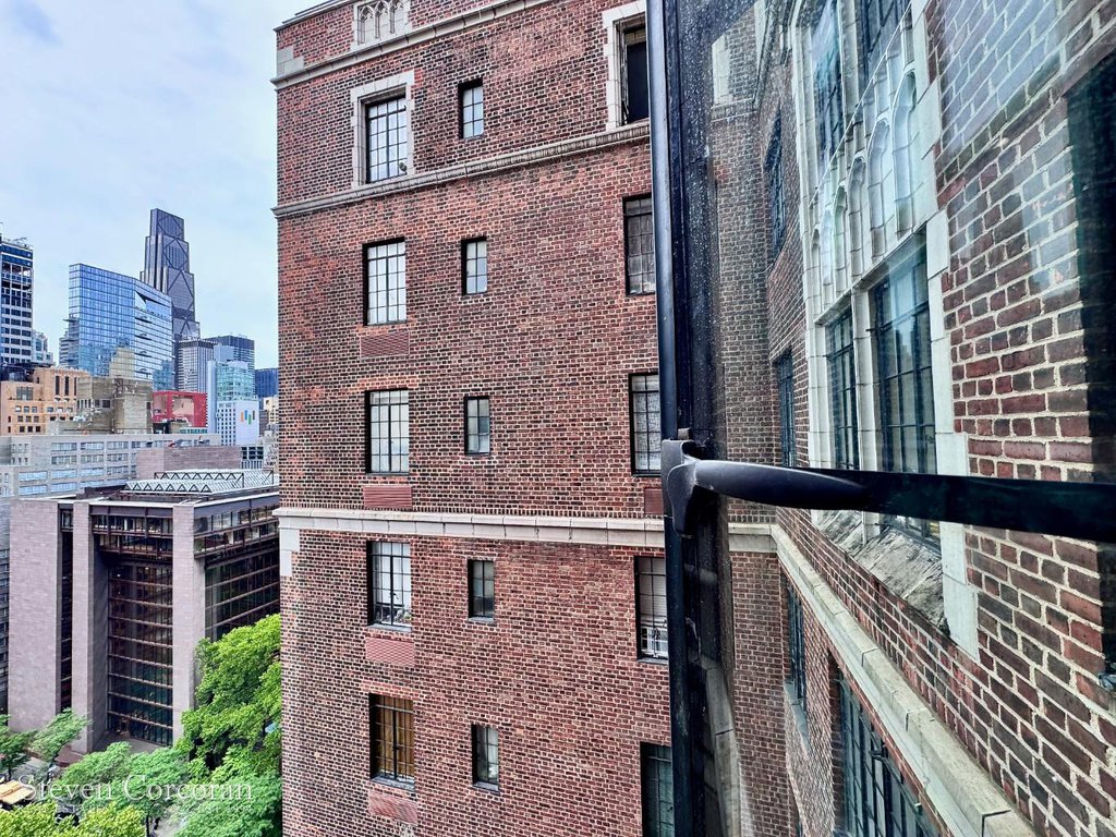 25 Tudor City Place, Unit 1910 photo 4