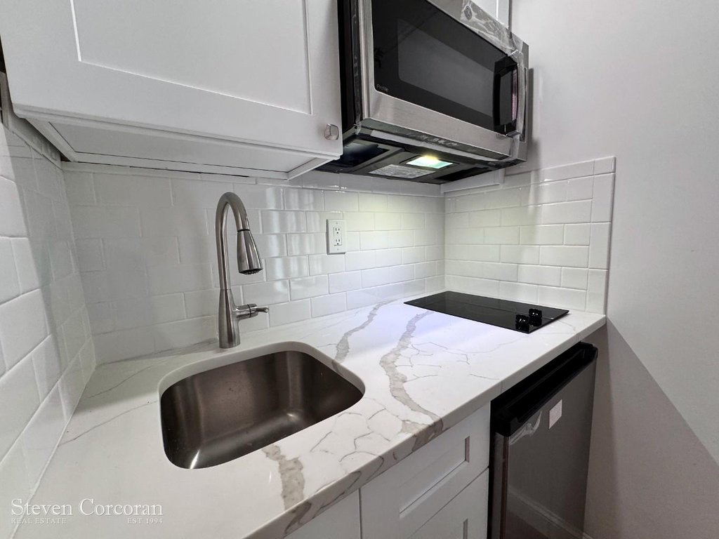 25 Tudor City Place, Unit 1910 photo 5