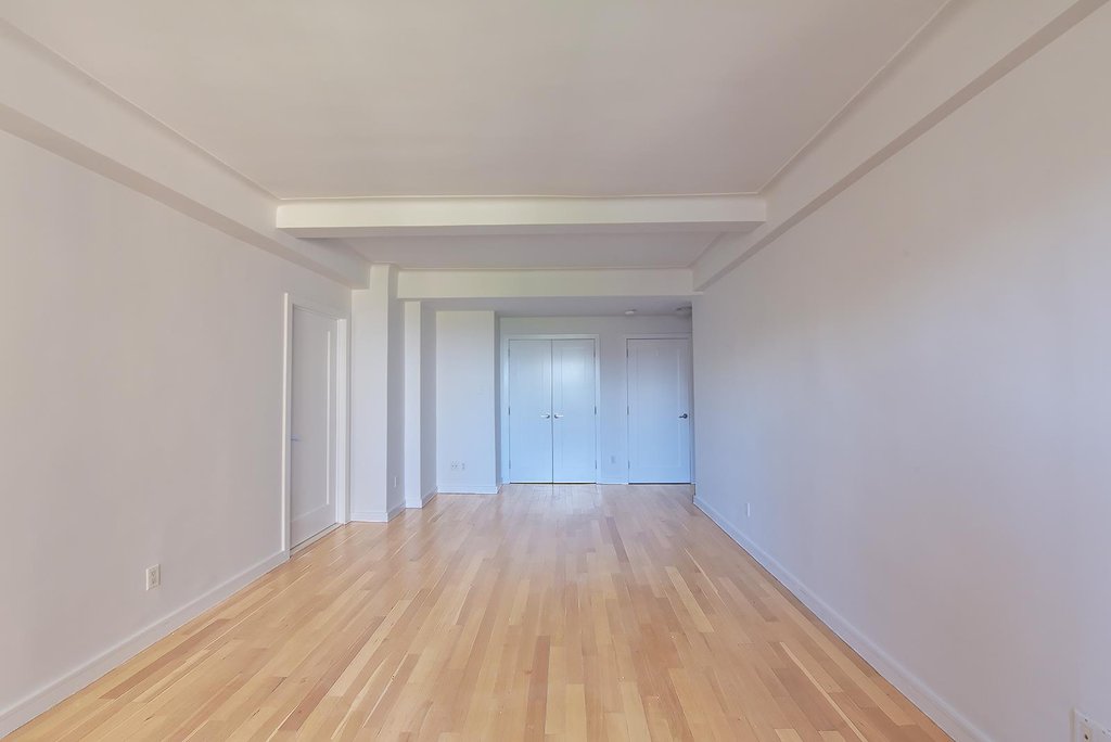 230 Riverside Drive, Unit 15G photo 4