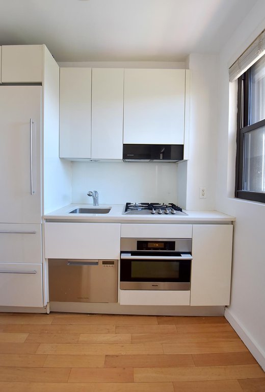 230 Riverside Drive, Unit 15G photo 6
