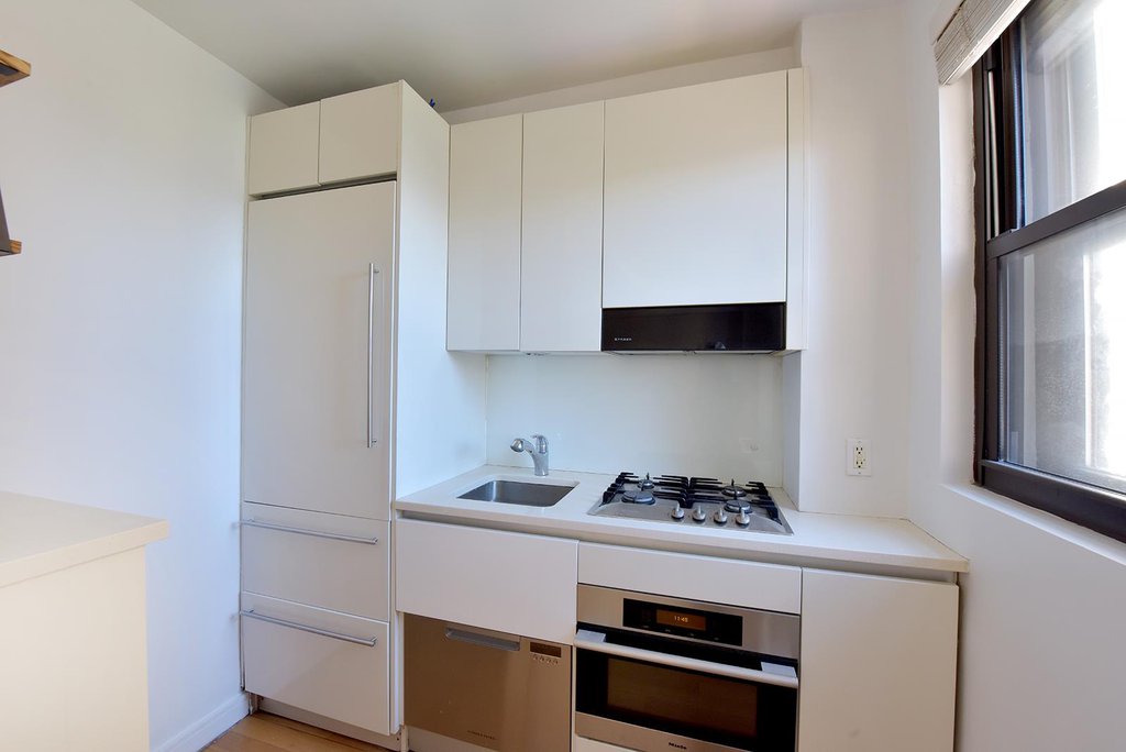 230 Riverside Drive, Unit 15G photo 7