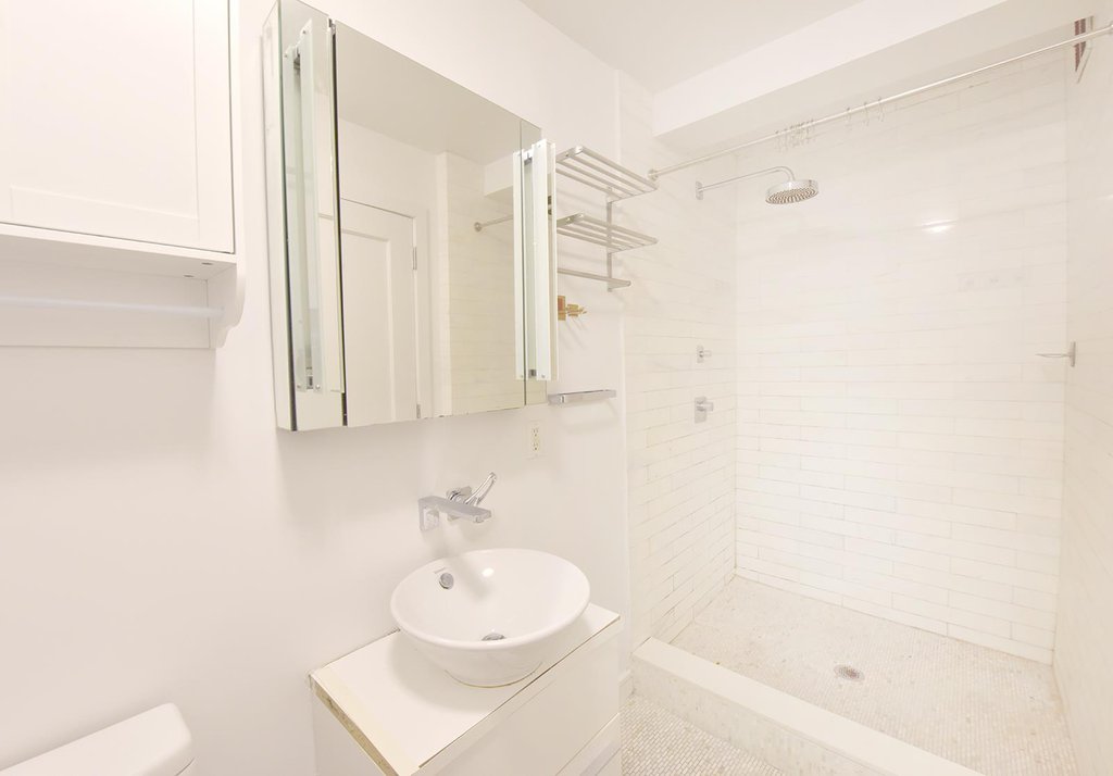 230 Riverside Drive, Unit 15G photo 9
