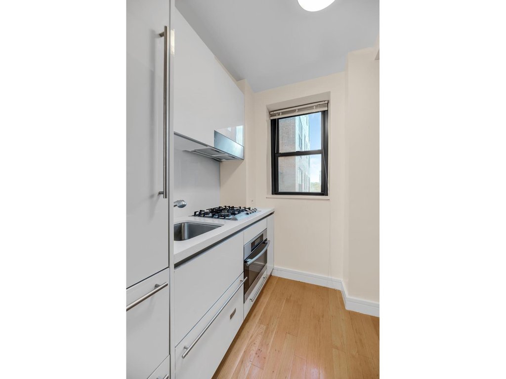 230 Riverside Drive, Unit 15G photo 14