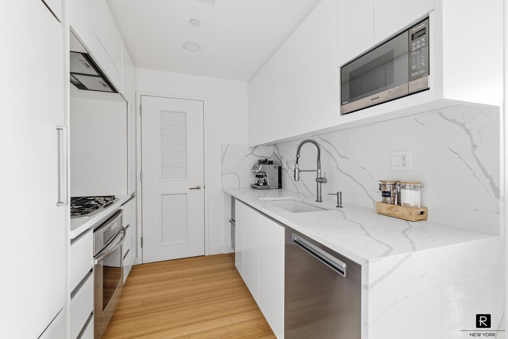 2 River Terrace, Unit 17F photo 4