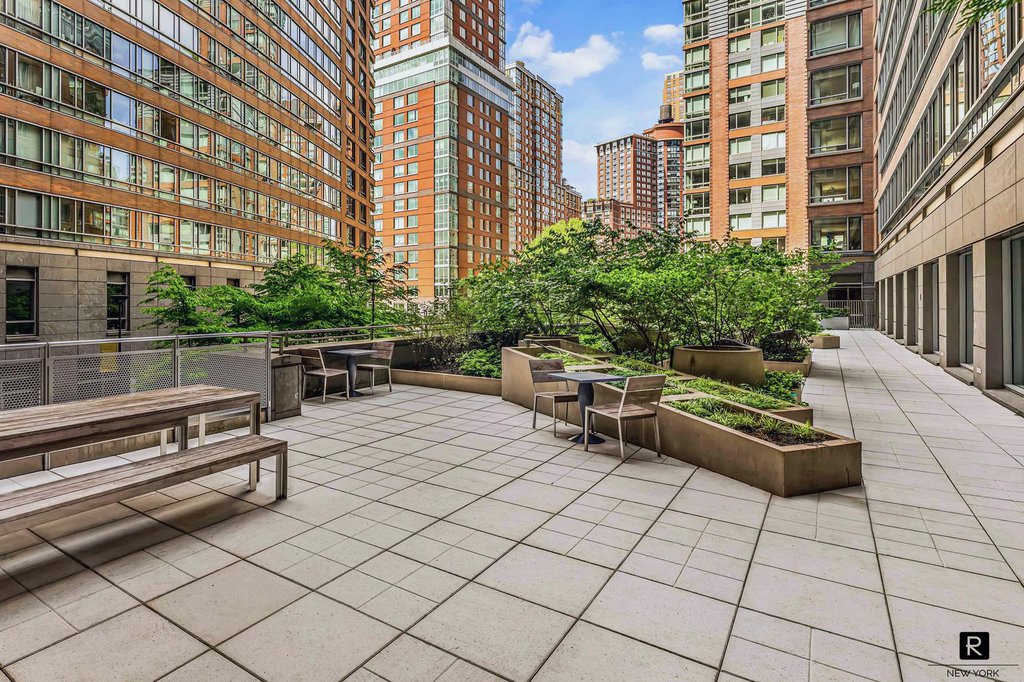 2 River Terrace, Unit 17F photo 16