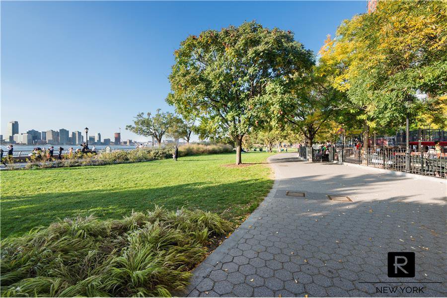2 River Terrace, Unit 17F photo 18