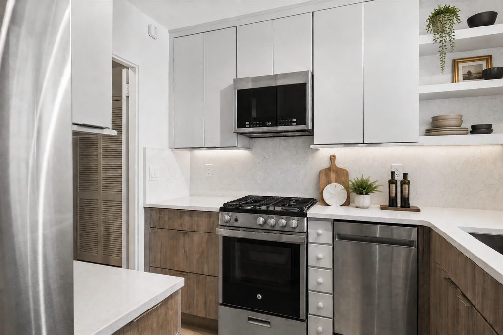 309 East 49th Street, Unit 11C photo 3