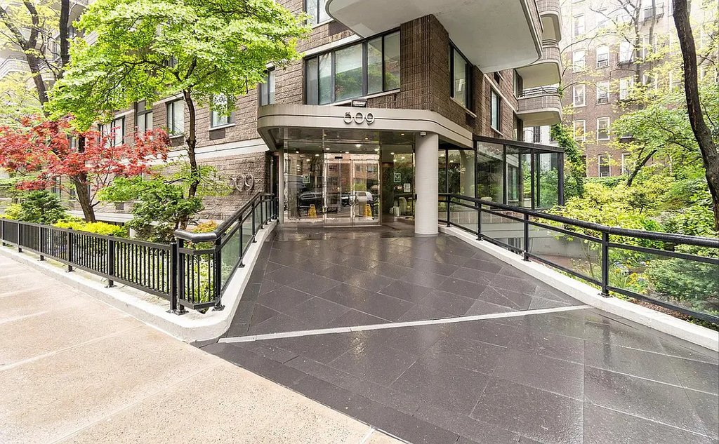 309 East 49th Street, Unit 11C photo 13