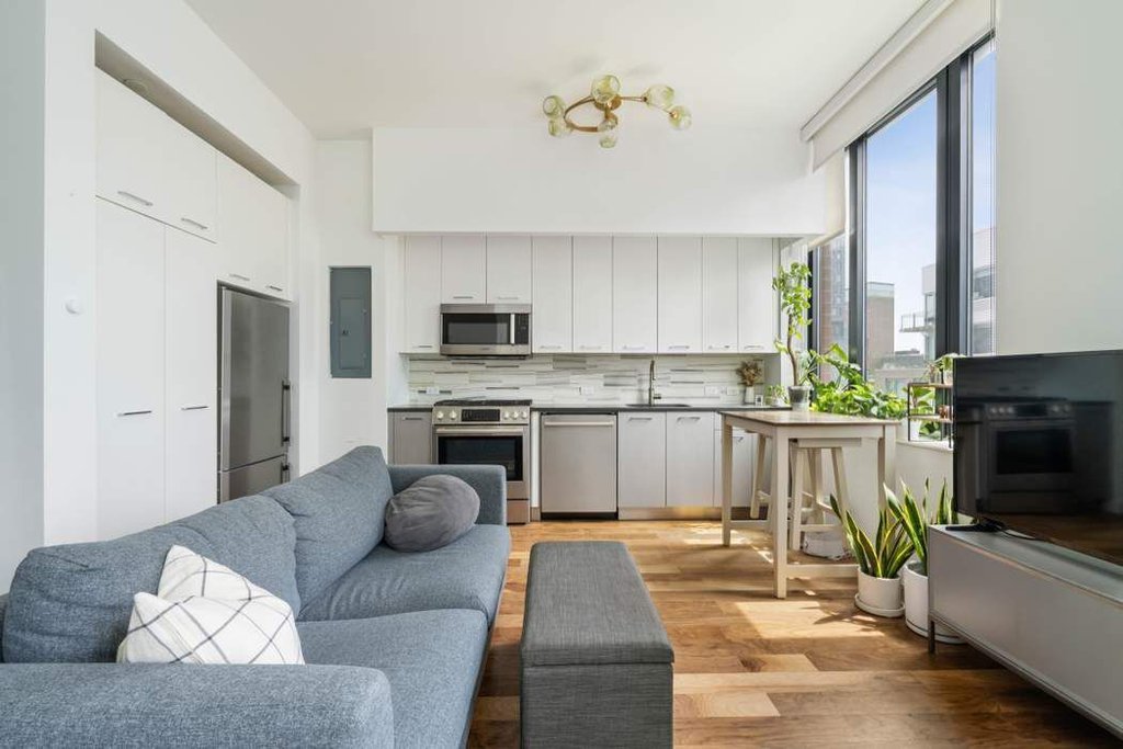 42-14 Crescent Street, Unit 10D