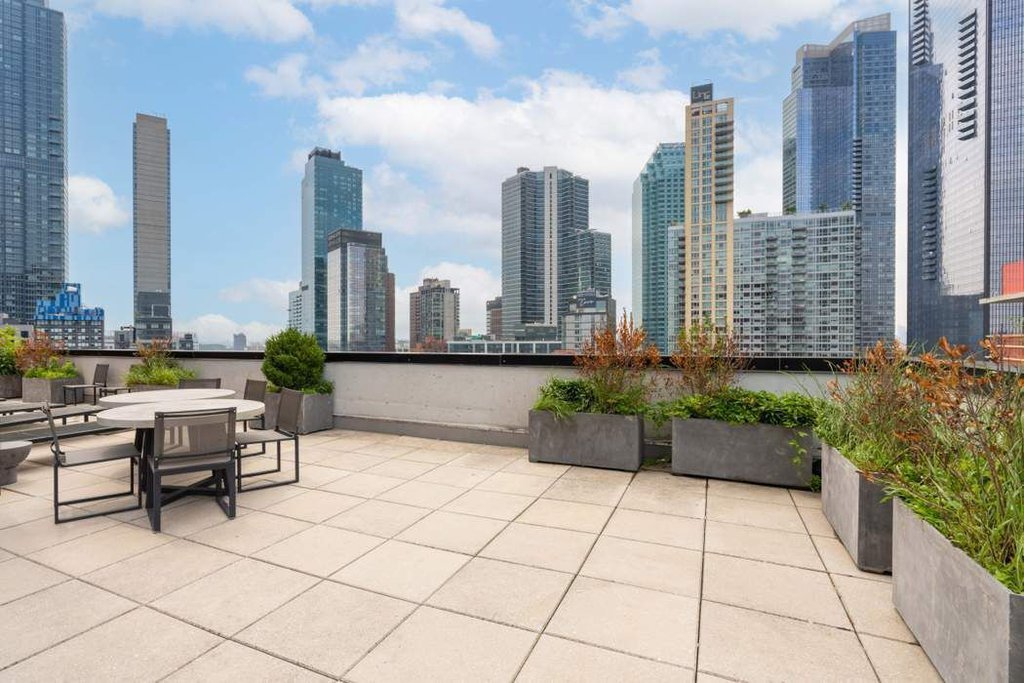 42-14 Crescent Street, Unit 10D photo 8
