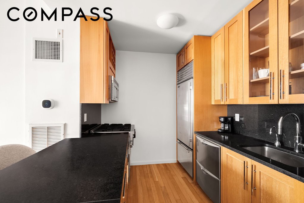 88 Greenwich Street, Unit 2903 photo 3