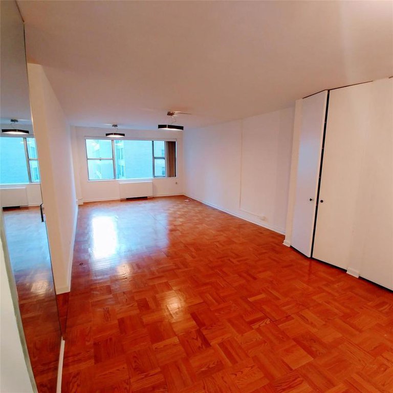 77 West 55th Street, Unit 9J