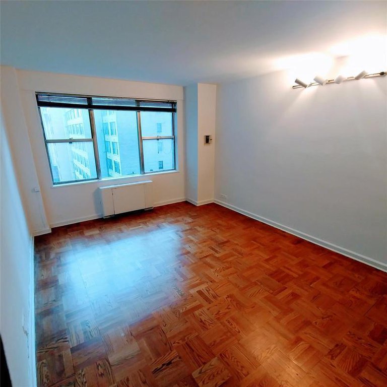 77 West 55th Street, Unit 9J photo 2