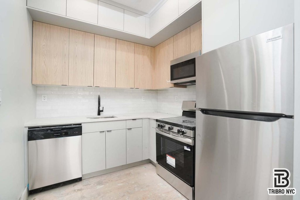 92 Manhattan Avenue, Unit 2E