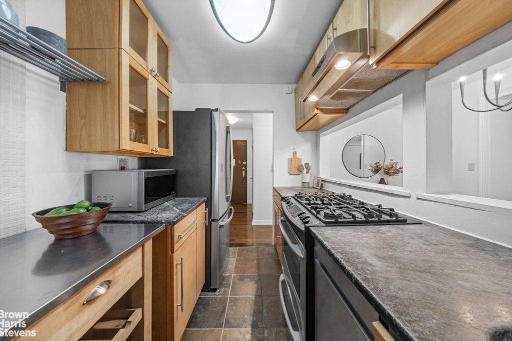 340 Haven Avenue, Unit 1S photo 4