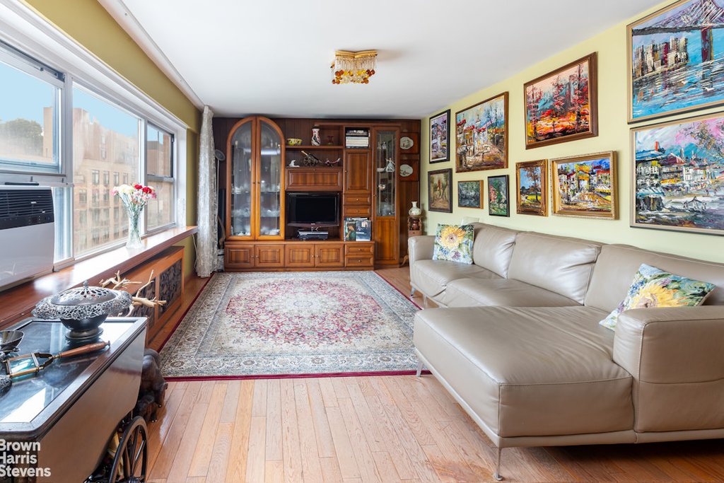 3130 Irwin Avenue, Unit 8C
