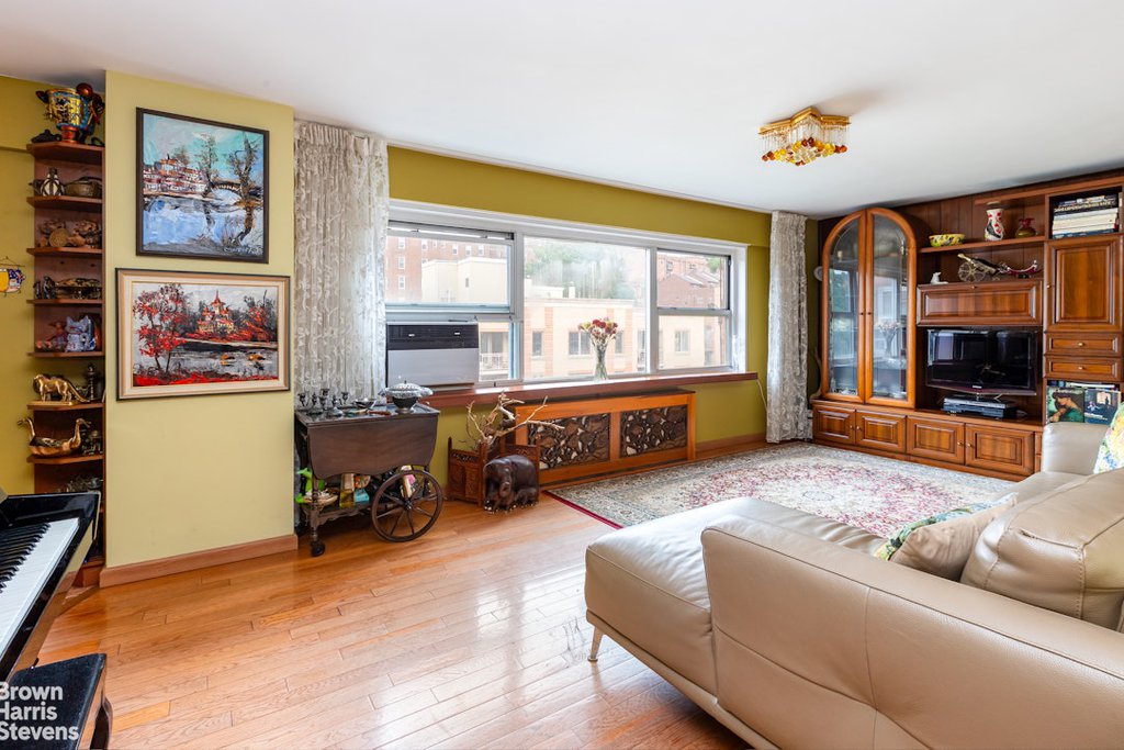 3130 Irwin Avenue, Unit 8C photo 2