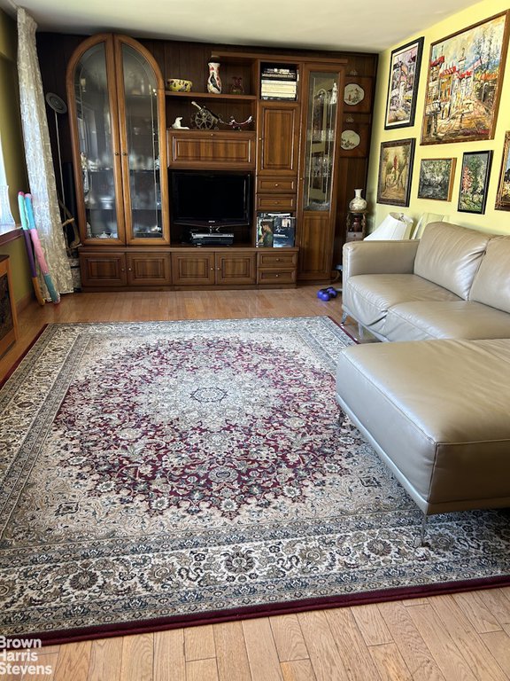 3130 Irwin Avenue, Unit 8C photo 3