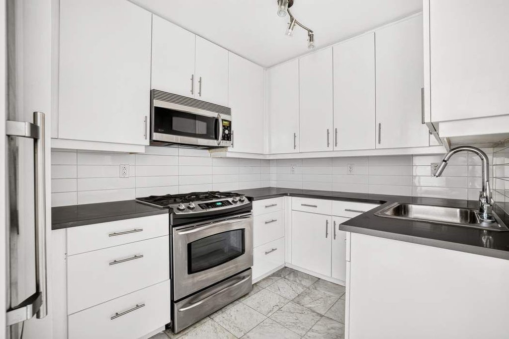200 East 58th Street, Unit 11B photo 7