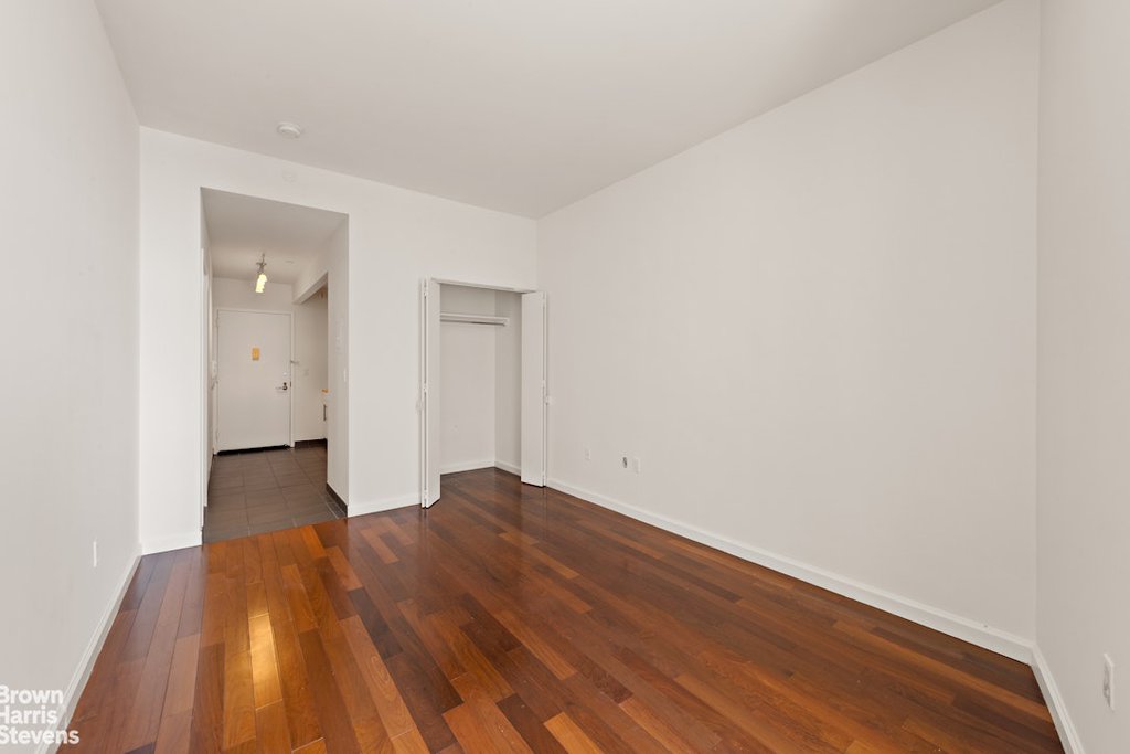 1 Wall Street Court, Unit 1003 photo 4