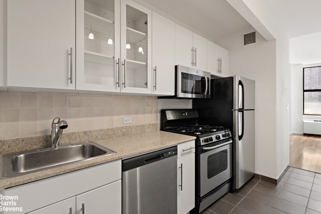 1 Wall Street Court, Unit 1003 photo 5