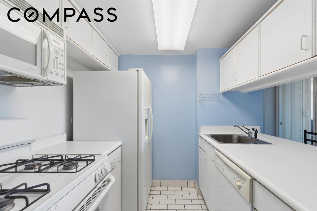 200 Rector Place, Unit 37N photo 6