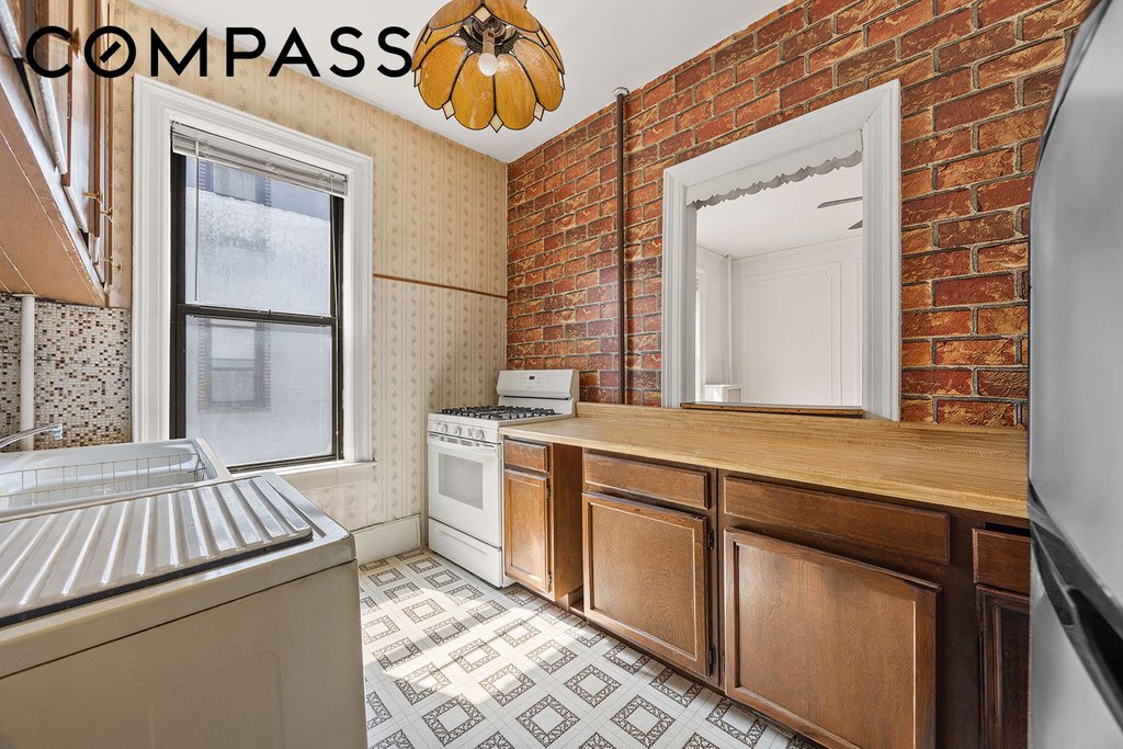 310 Windsor Place, Unit 32 photo 6