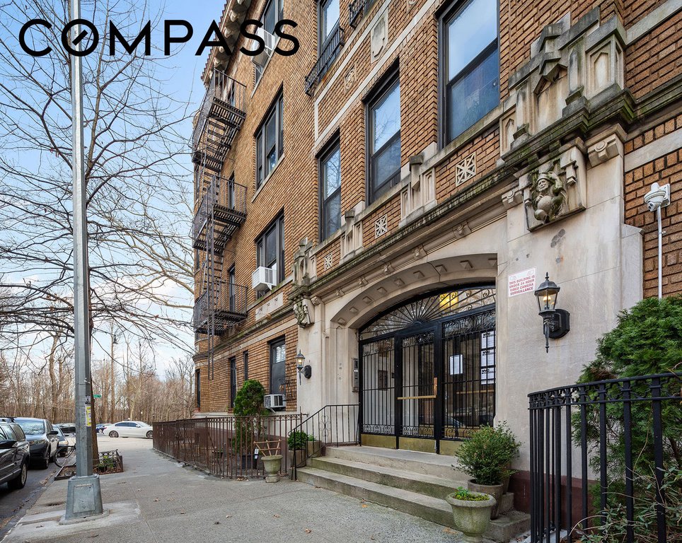 310 Windsor Place, Unit 32 photo 17