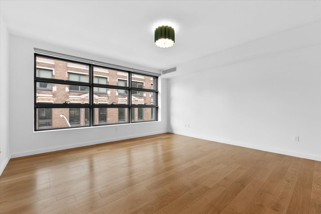 547 West 47th Street, Unit 406 photo 9