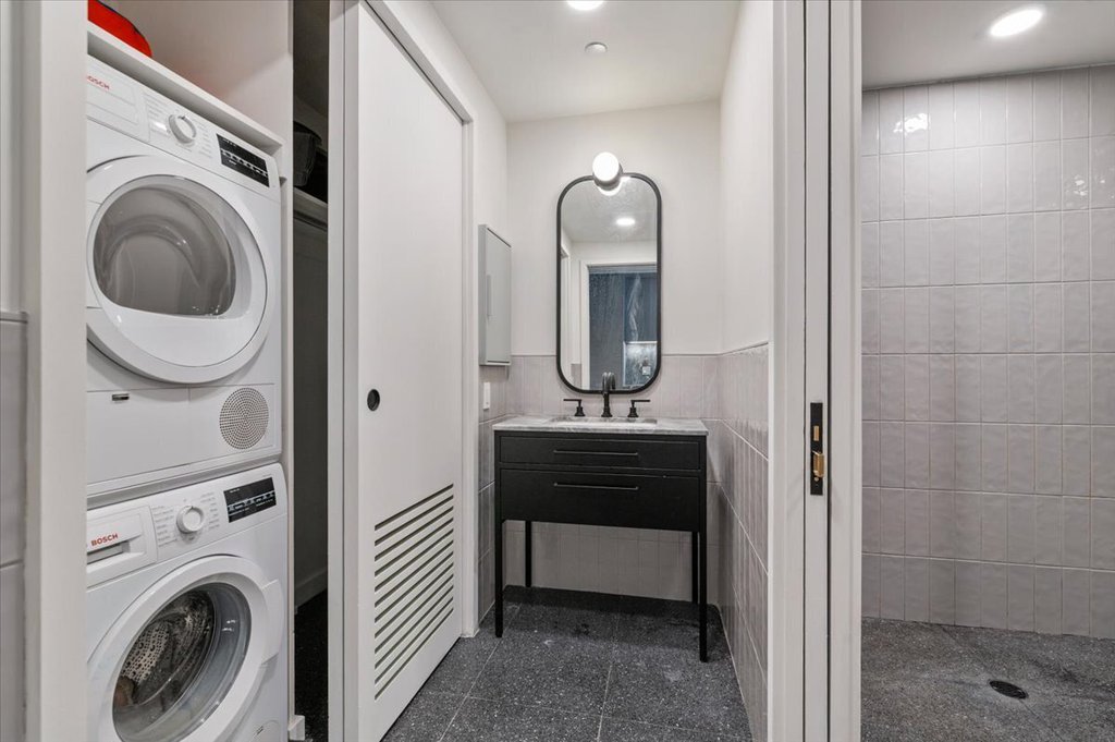 547 West 47th Street, Unit 406 photo 18