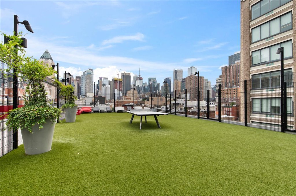 547 West 47th Street, Unit 406 photo 29