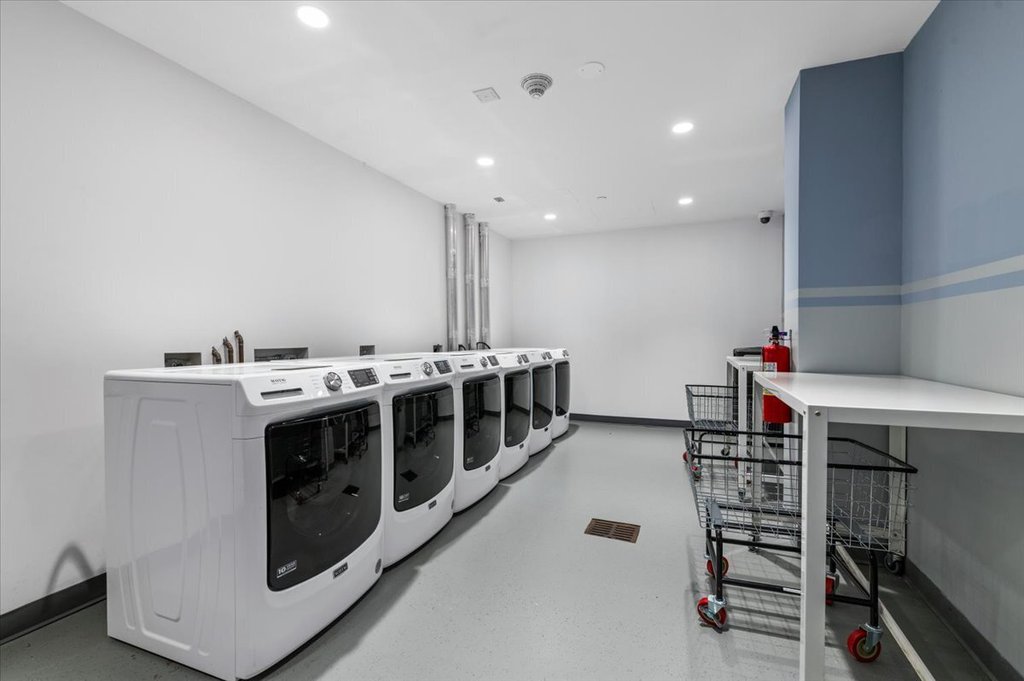 547 West 47th Street, Unit 406 photo 37