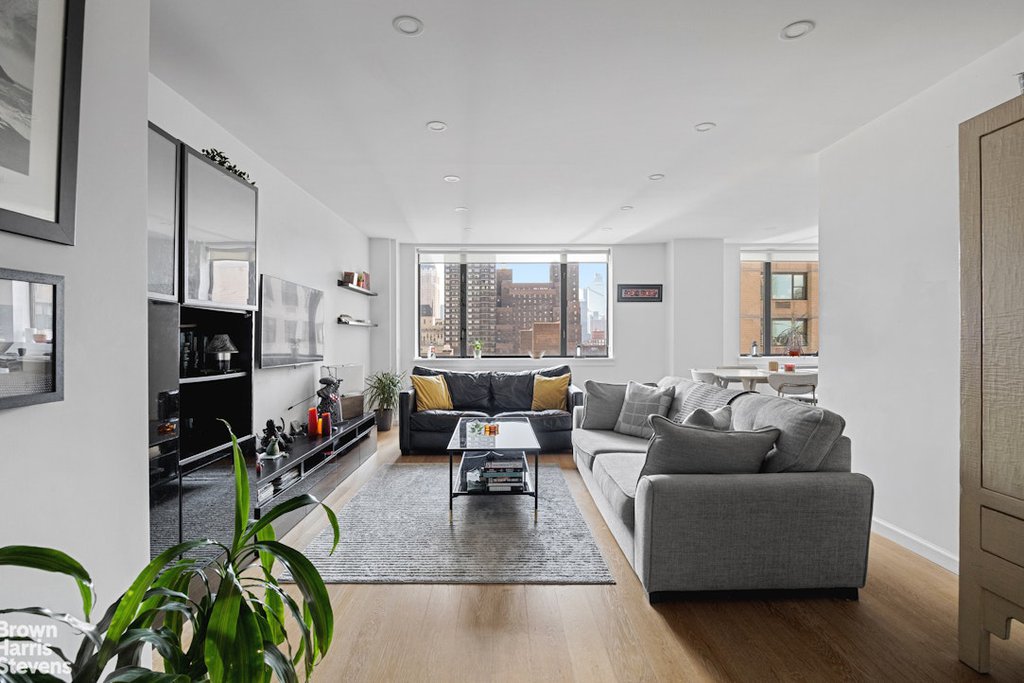 30 West 61st Street, Unit 17C