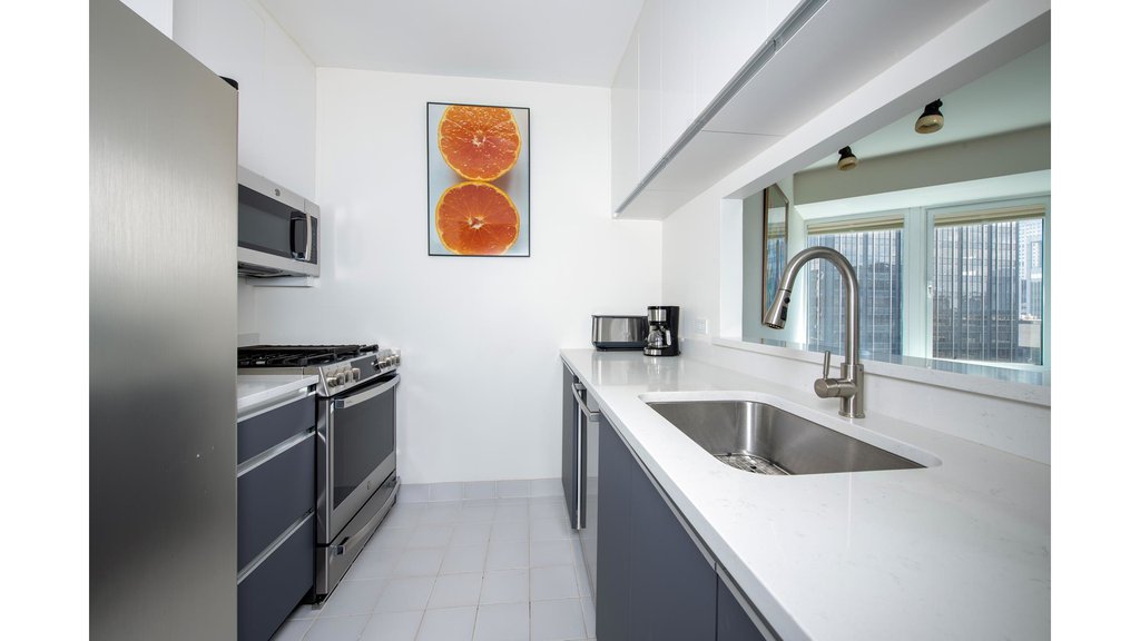 150 West 56th Street, Unit 4712 photo 2