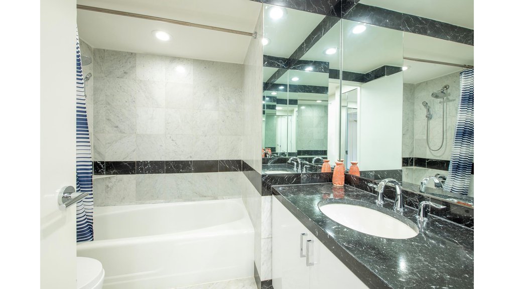 150 West 56th Street, Unit 4712 photo 4