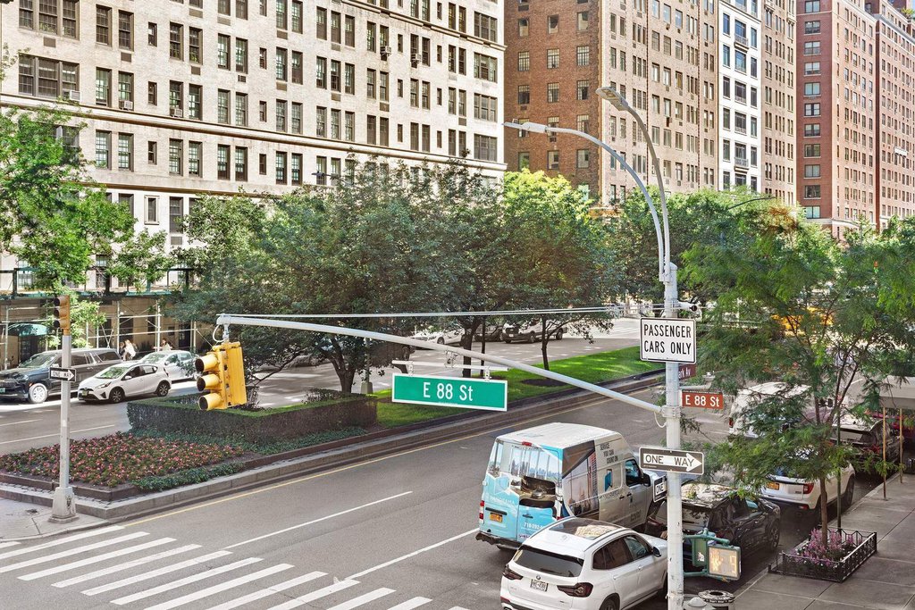 1075 Park Avenue, Unit 2D photo 4
