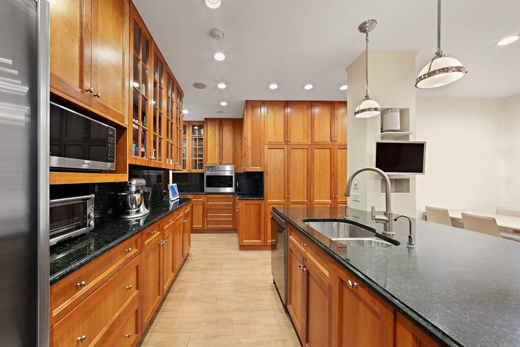 1075 Park Avenue, Unit 2D photo 6