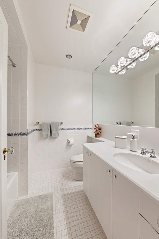 1075 Park Avenue, Unit 2D photo 12