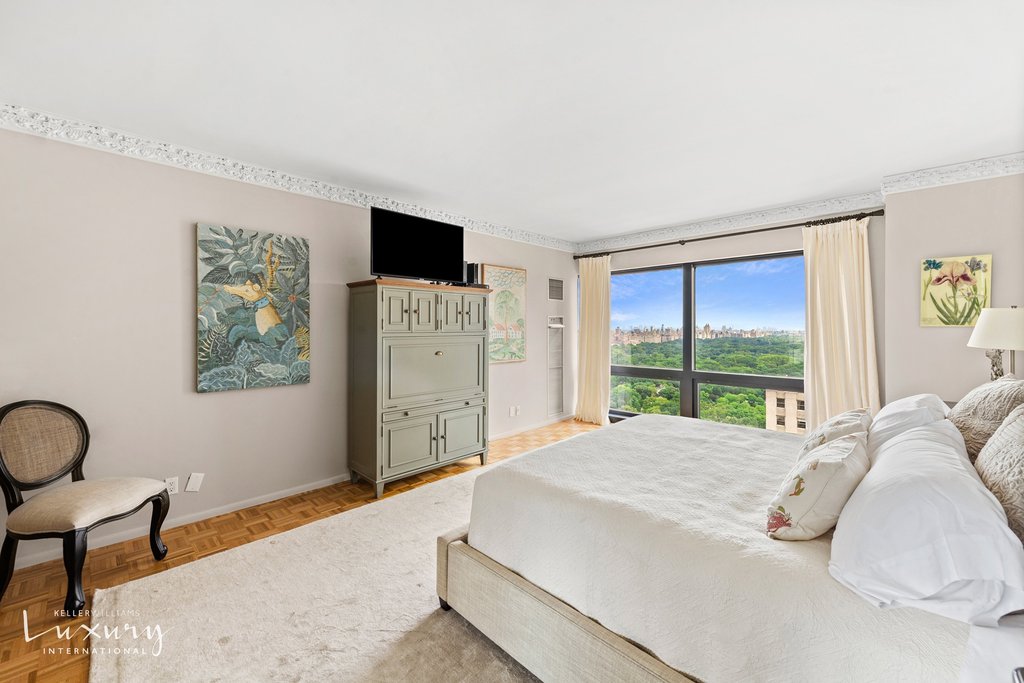721 Fifth Avenue, Unit 37E photo 6